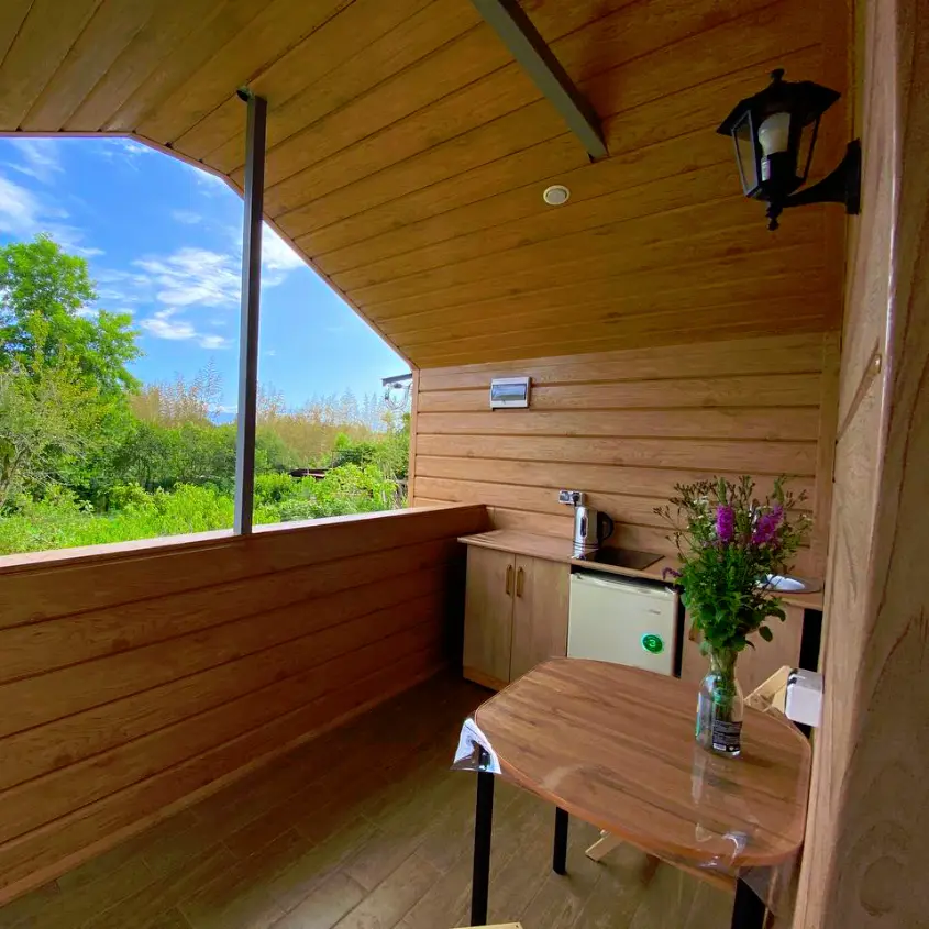 Фото 1 веранда из металлосайдинга Евро-Брус под брус Клен Светлый 3D SteelArt