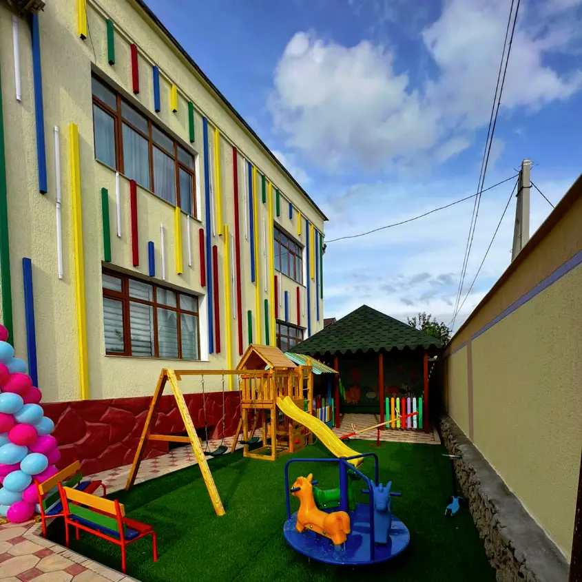 Фото 3 Наружная отделка стальной рейкой фасада детского сада