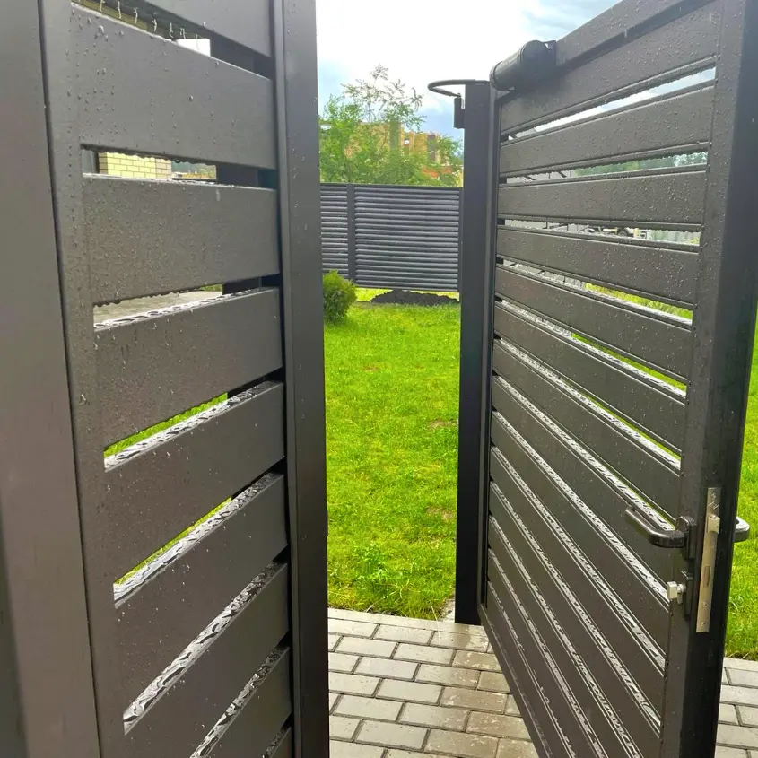 Фото 6 забор жалюзи-ранчо RAL8019 Темный Шоколад